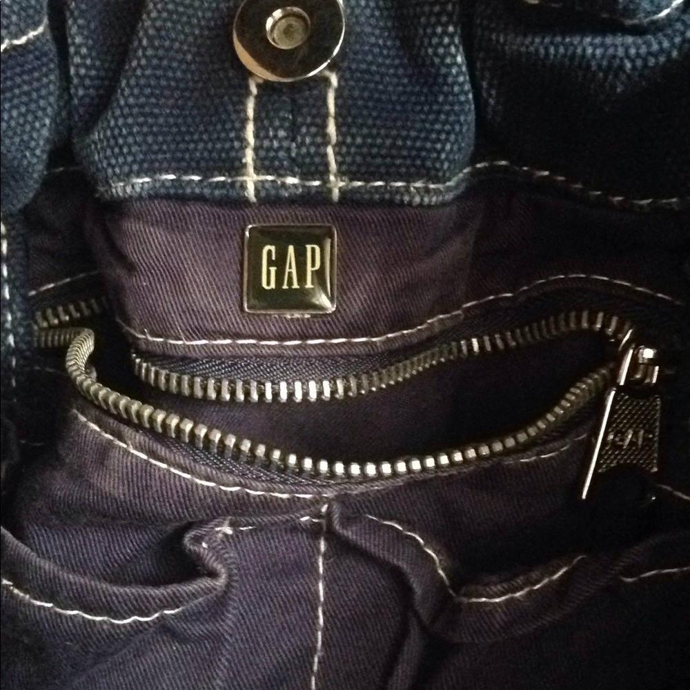 Gap - Picture 5 of 7